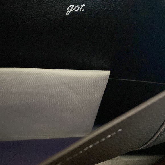 Aimee kestenberg busy bee tech tote - Picture 4 of 5